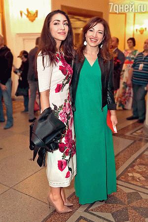 Алена Хмельницкая с дочерью Александрой
