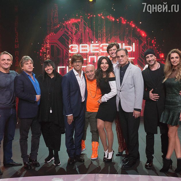 Максим Галкин с участниками первого выпуска шоу "Звезды под гипнозом"