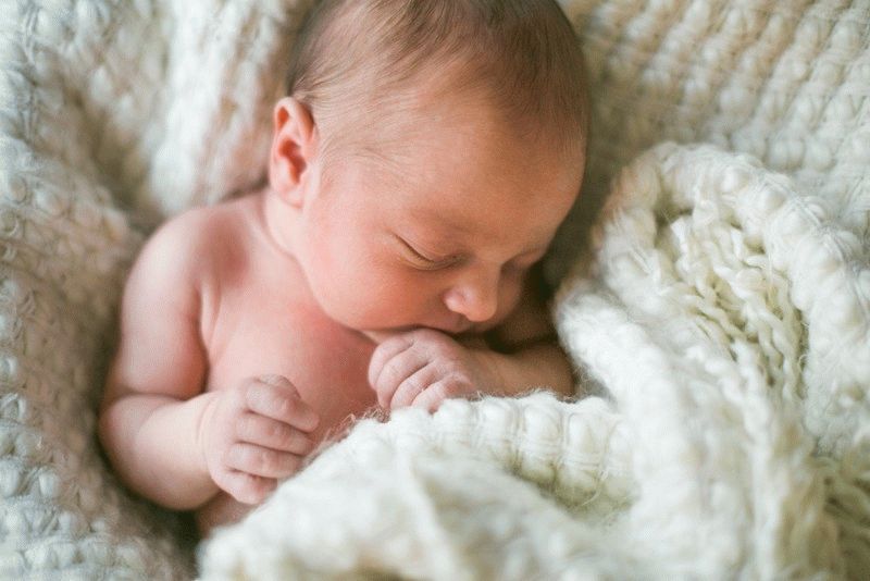 Женщина-трансгендер 6 недель кормила ребенка грудным молоком<br>