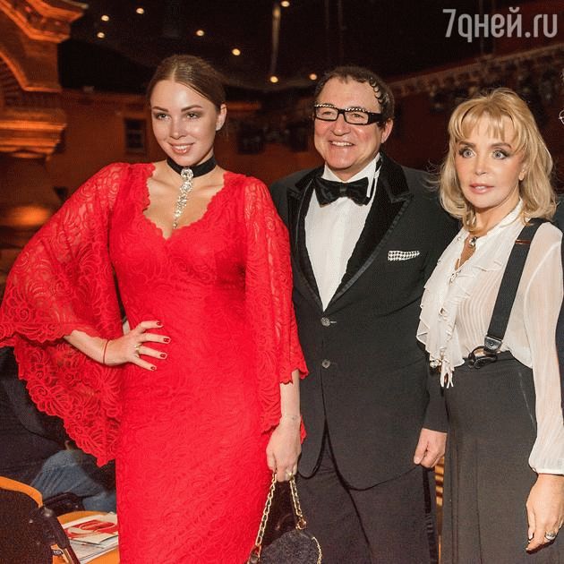 Дмитрий Дибров с женой Полиной и Екатерина Диброва